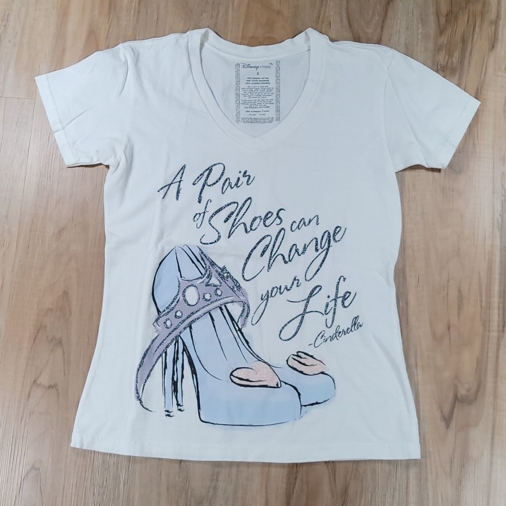 🔺️Disney White Cinderella A Pair of Shoes Short Sleeve Top Small